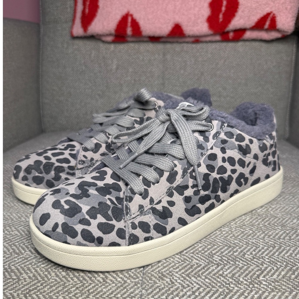 Bearpaw Gray Leopard Print Faux Fur Lined Sneakers Womens Size 9 Low Top Shoes